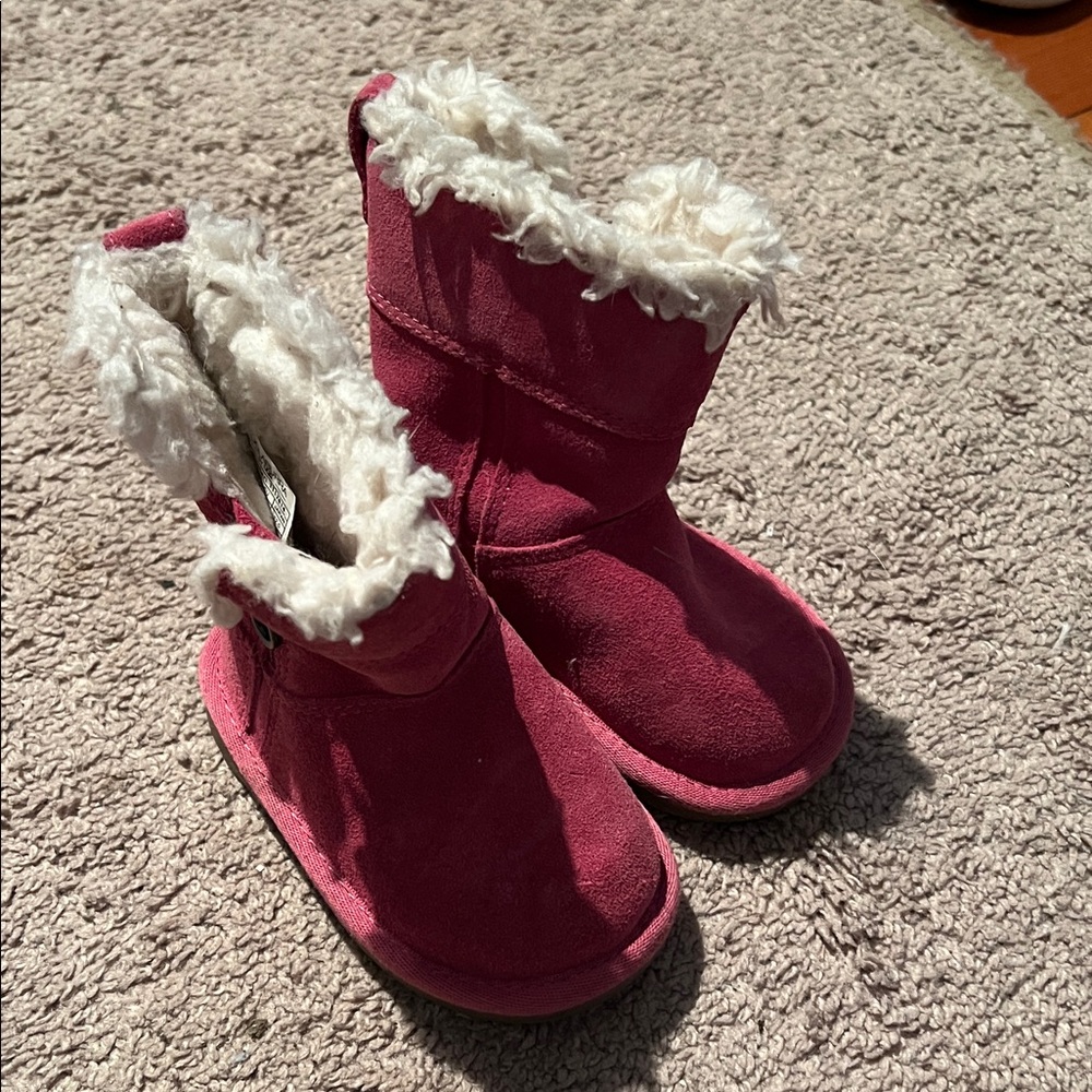 Koolaburra Fuchsia Kids Boots with Cream Lining